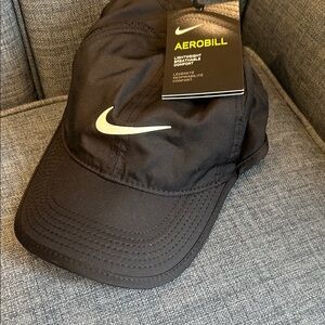 Nike Black Aerobill Lightweight Cap